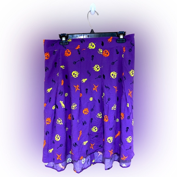 “Torrid” SkirtSize 5 (28)Worn once for a couple of hours$25 - Picture 1 of 2